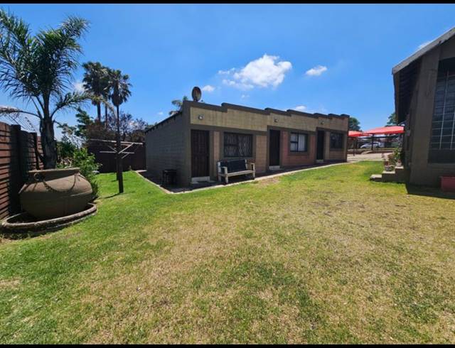 BUSINESS FOR SALE IN KEMPTON PARK EXT 05